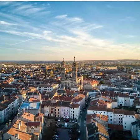 Chez Julien: Confort Plein Centre Lejlighed Lunéville